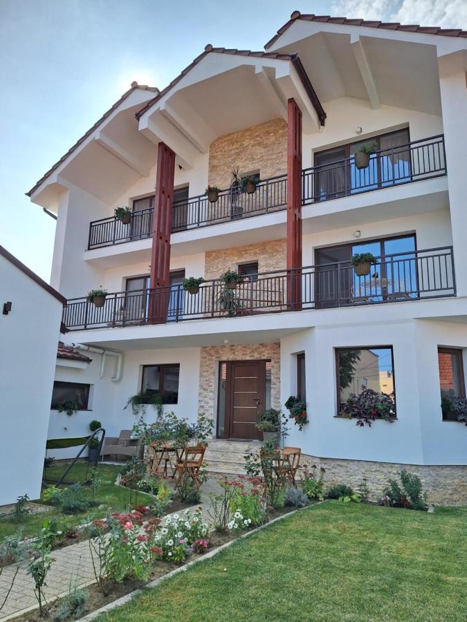 Trend Bed and Breakfast Arad Exteriör bild