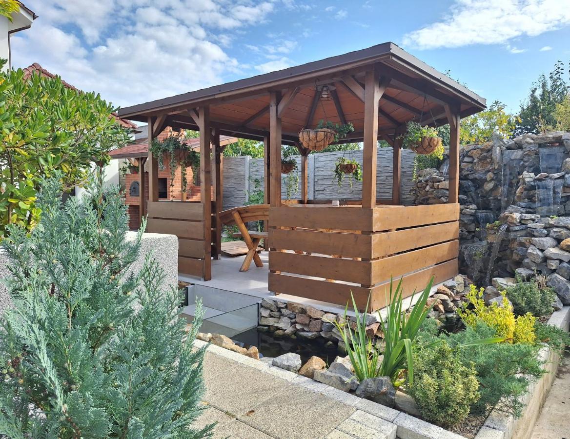 Trend Bed and Breakfast Arad Exteriör bild