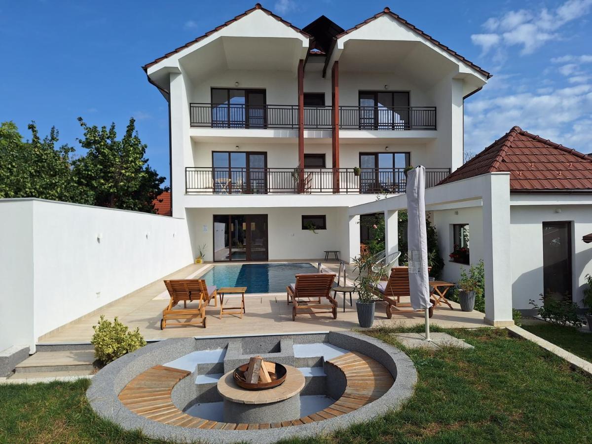 Trend Bed and Breakfast Arad Exteriör bild