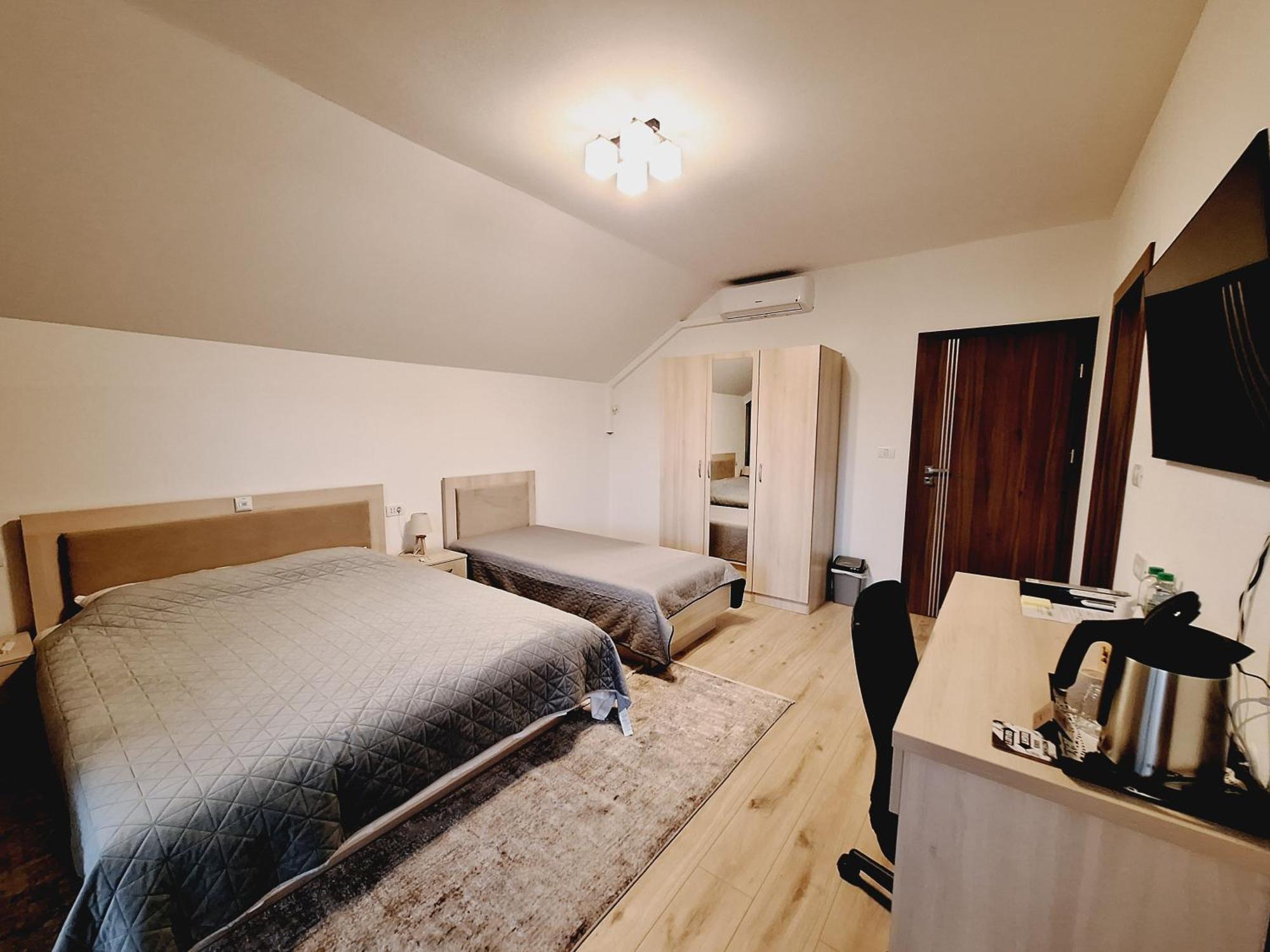 Trend Bed and Breakfast Arad Exteriör bild